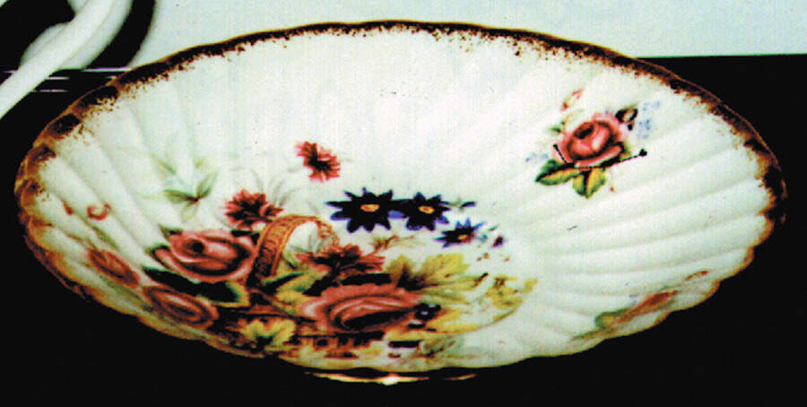 SUT4 Saucer by Sutherland-1