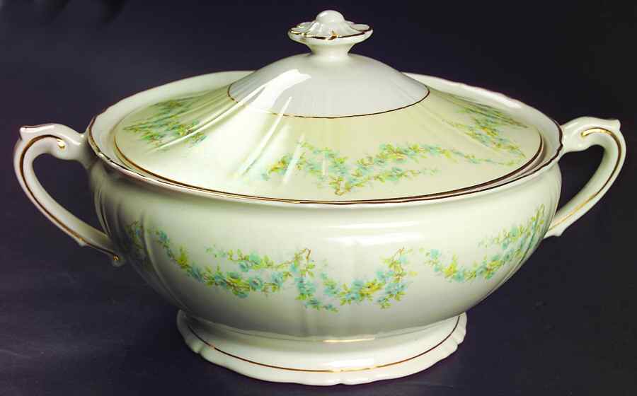 Appleton Round Covered Vegetable by Syracuse-1