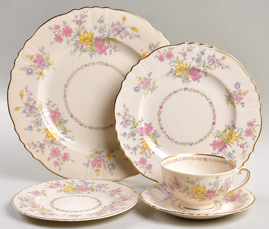 Briarcliff 40 Piece Estate Set by Syracuse-1