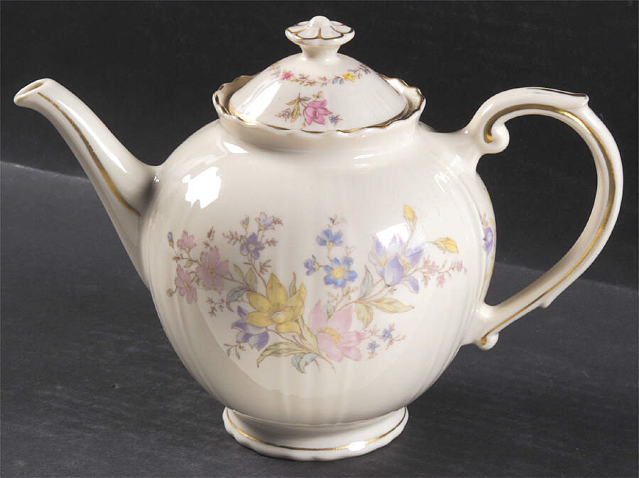Briarcliff Teapot & Lid by Syracuse-1