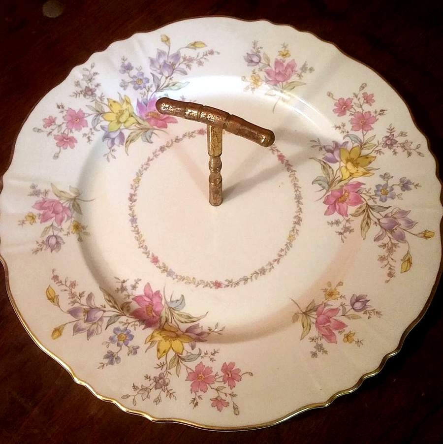Briarcliff Round Serving Plate with Handle (DP) by Syracuse-1
