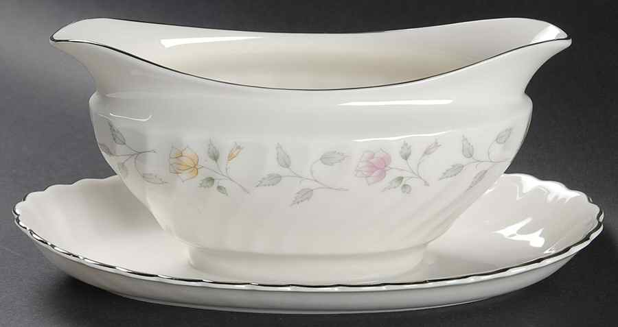 Brae Loch Gravy Boat with Attached Underplate by Syracuse-1