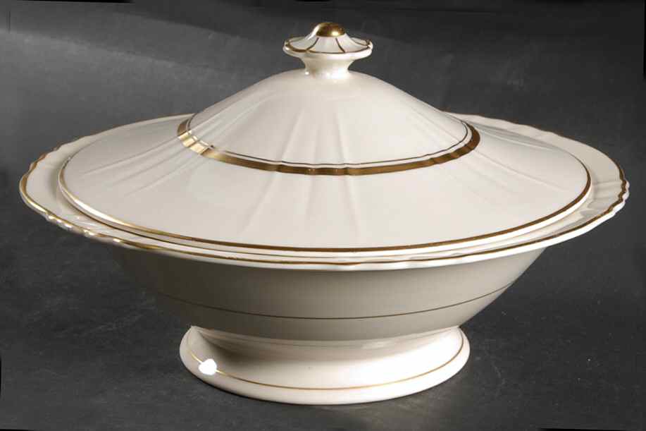 Cornwall Round Covered Vegetable by Syracuse-1