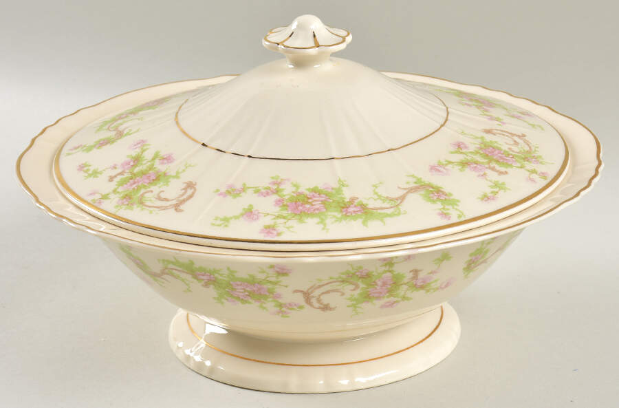 Dearborn Round Covered Vegetable by Syracuse-1