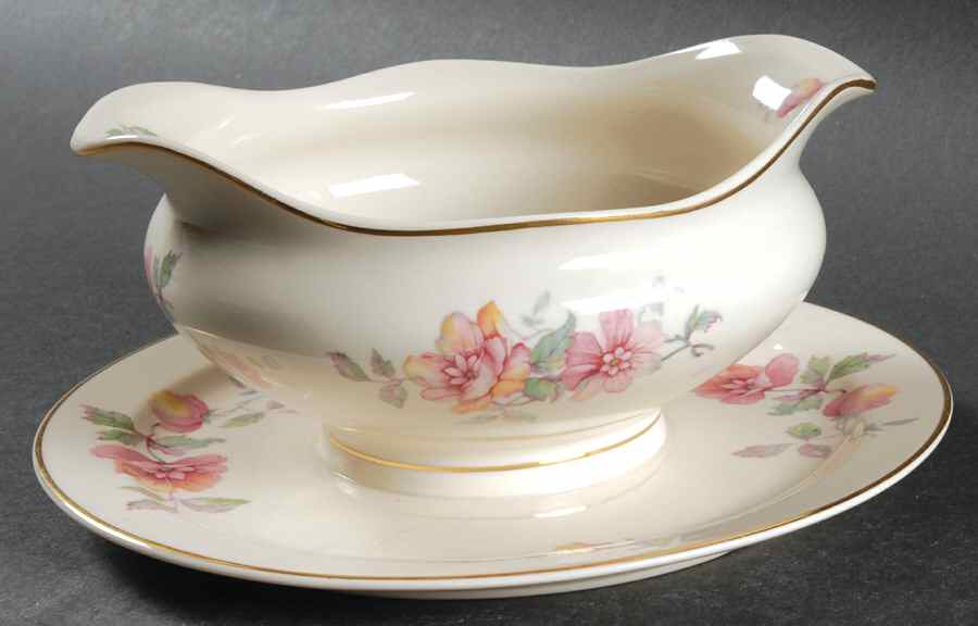 Elberta Gravy Boat with Attached Underplate by Syracuse-1