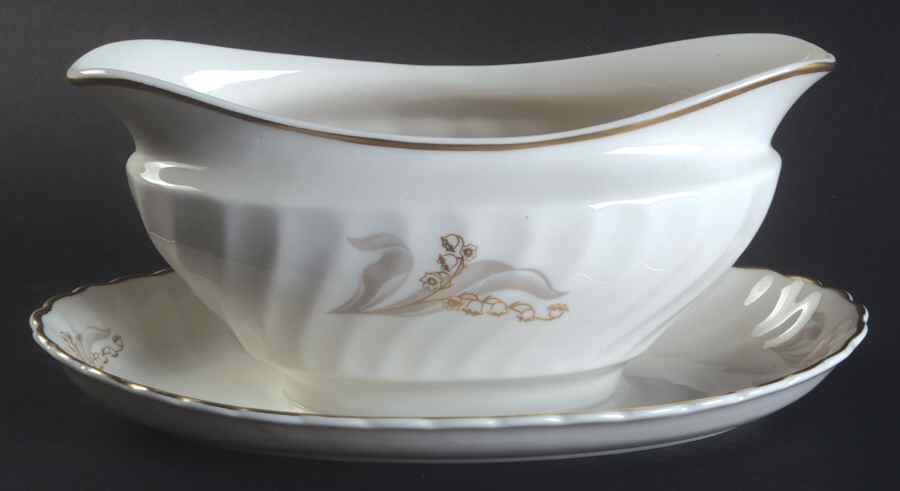 Glory Gravy Boat with Attached Underplate by Syracuse-1