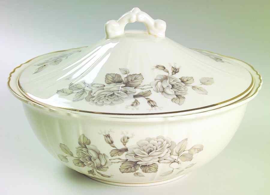 Graymont Round Covered Vegetable by Syracuse-1