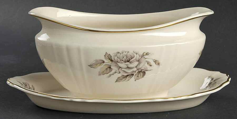 Graymont Gravy Boat with Attached Underplate by Syracuse-1