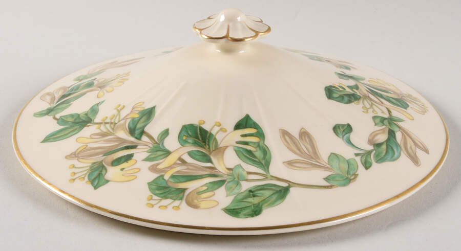 Honeysuckle Lid for Round Vegetable by Syracuse-1