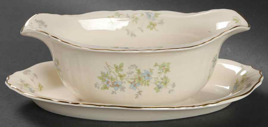 Mayview Gravy Boat with Attached Underplate by Syracuse-1