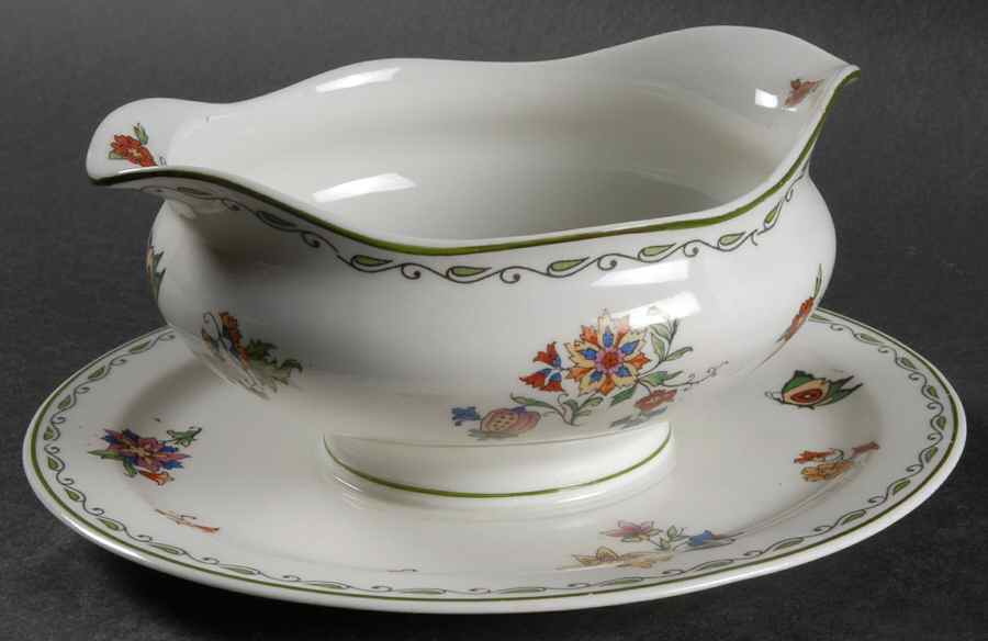 Roslyn Round Gravy Boat/Attached Underplate by Syracuse-1