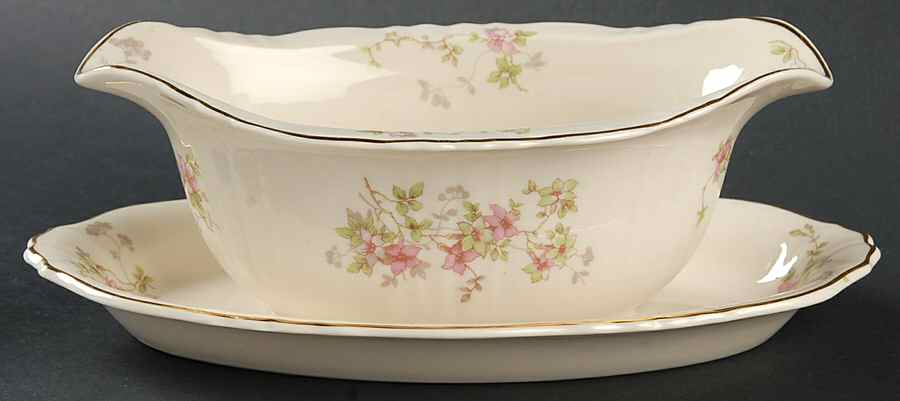 Stansbury Gravy Boat with Attached Underplate by Syracuse-1
