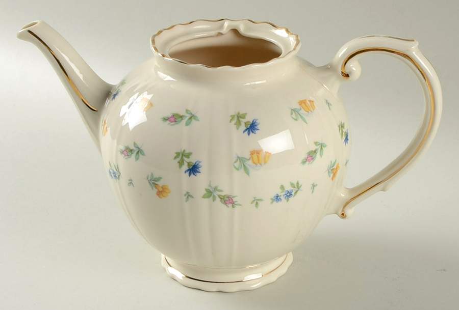 Suzanne Teapot No Lid by Syracuse-1