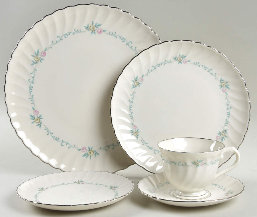 Sweetheart 40 Piece Estate Set by Syracuse-1