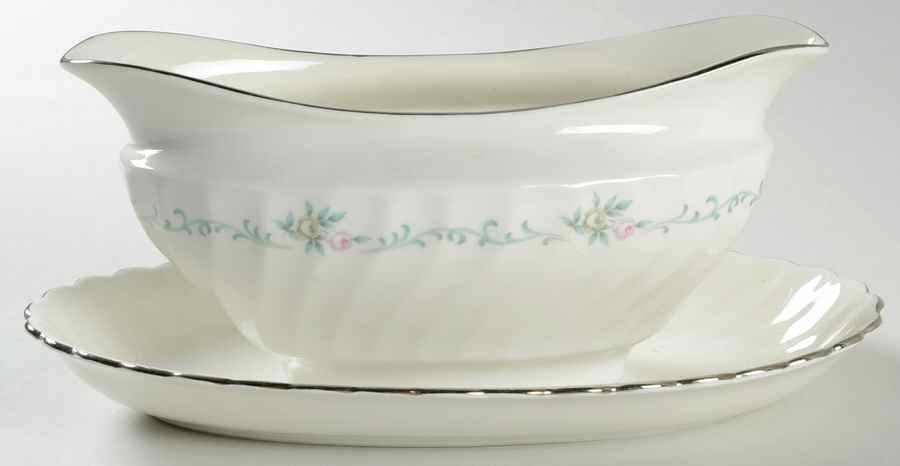 Sweetheart Gravy Boat with Attached Underplate by Syracuse-1