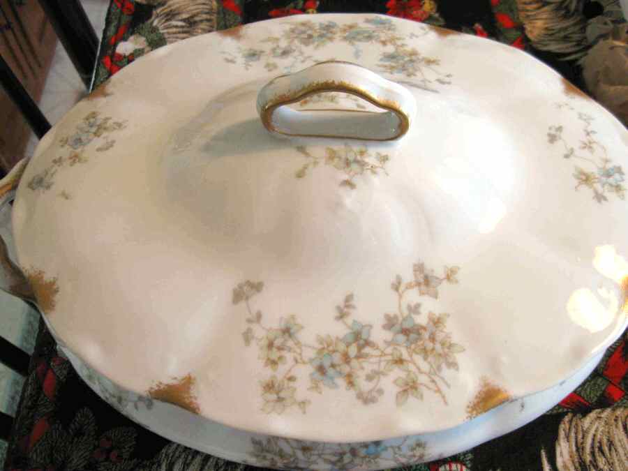 50208 Oval Covered Vegetable by Syracuse-1