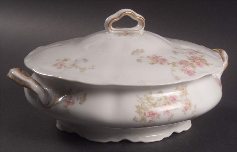 50204 Round Covered Vegetable by Syracuse-1