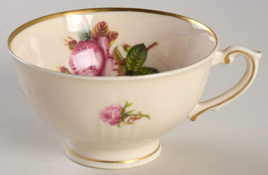 Victoria Footed Cup by Syracuse-1