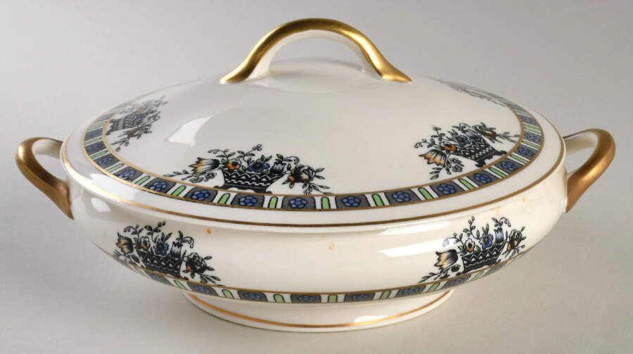 Virginia Round Covered Vegetable by Syracuse-1