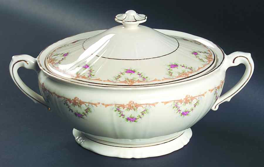 Wardell Round Covered Vegetable by Syracuse-1