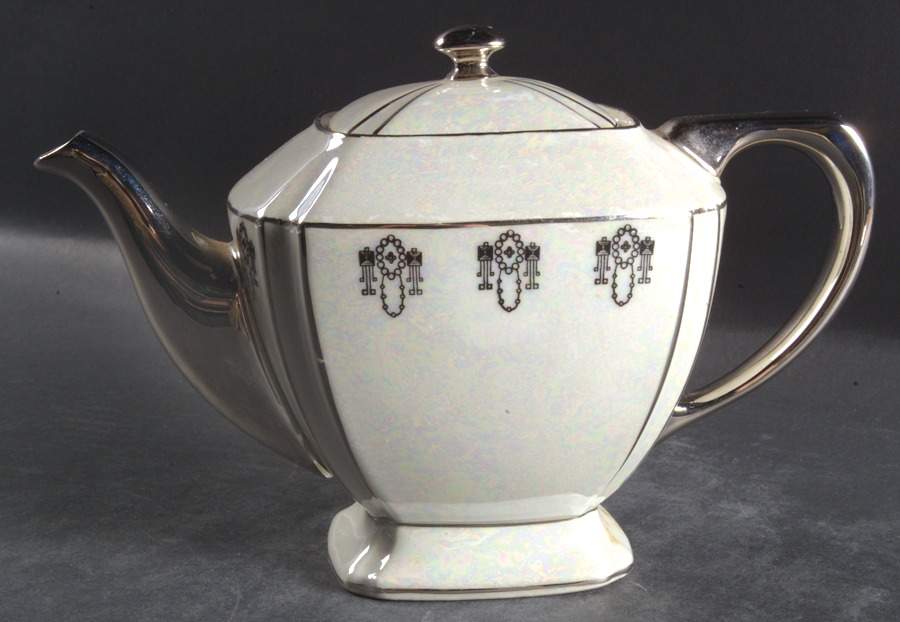 Colonial Teapot & Lid by Silverite (Bavaria)-1