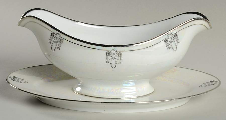 Colonial Gravy Boat with Attached Underplate by Silverite (Bavaria)-1