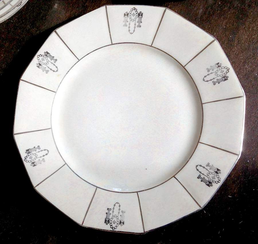 Colonial Octagonal Dinner Plate by Silverite (Bavaria)-1