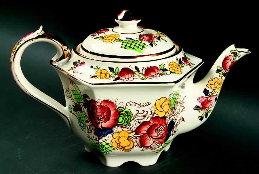 Rose Garden Teapot & Lid by Sadler-1