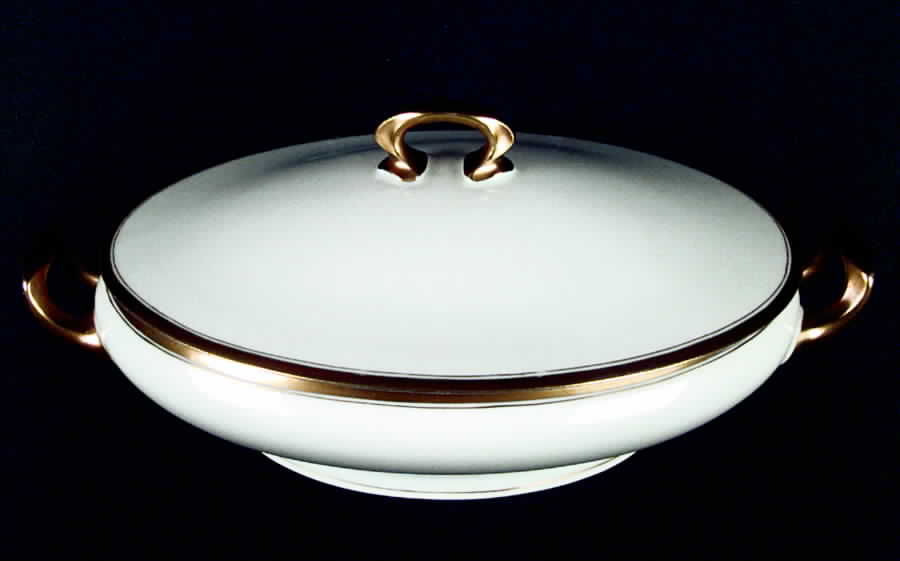 SIL29 Oval Covered Vegetable by Sil-1