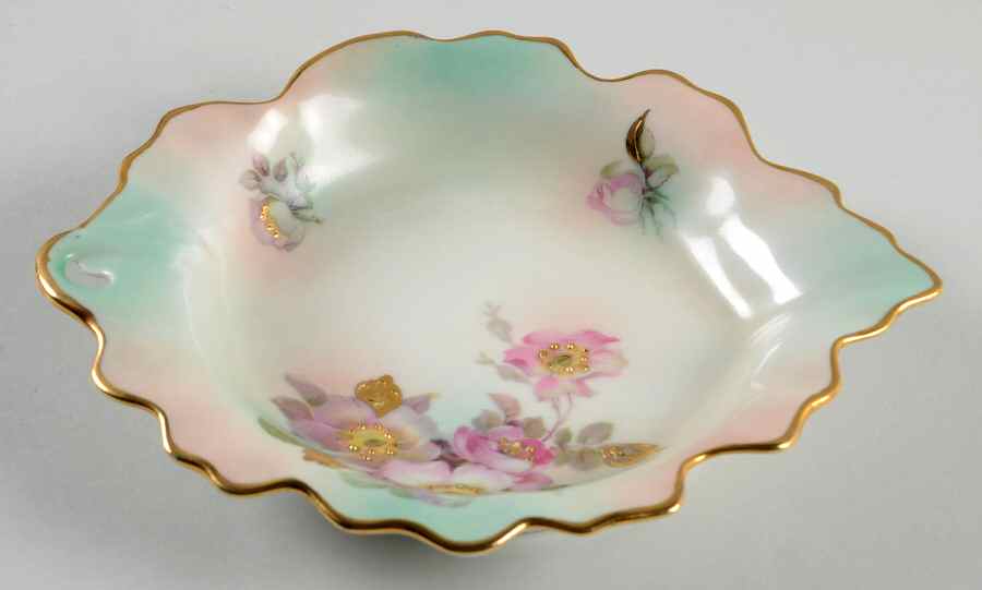 SCH155 7" Leaf Dish by Schumann - Bavaria-1