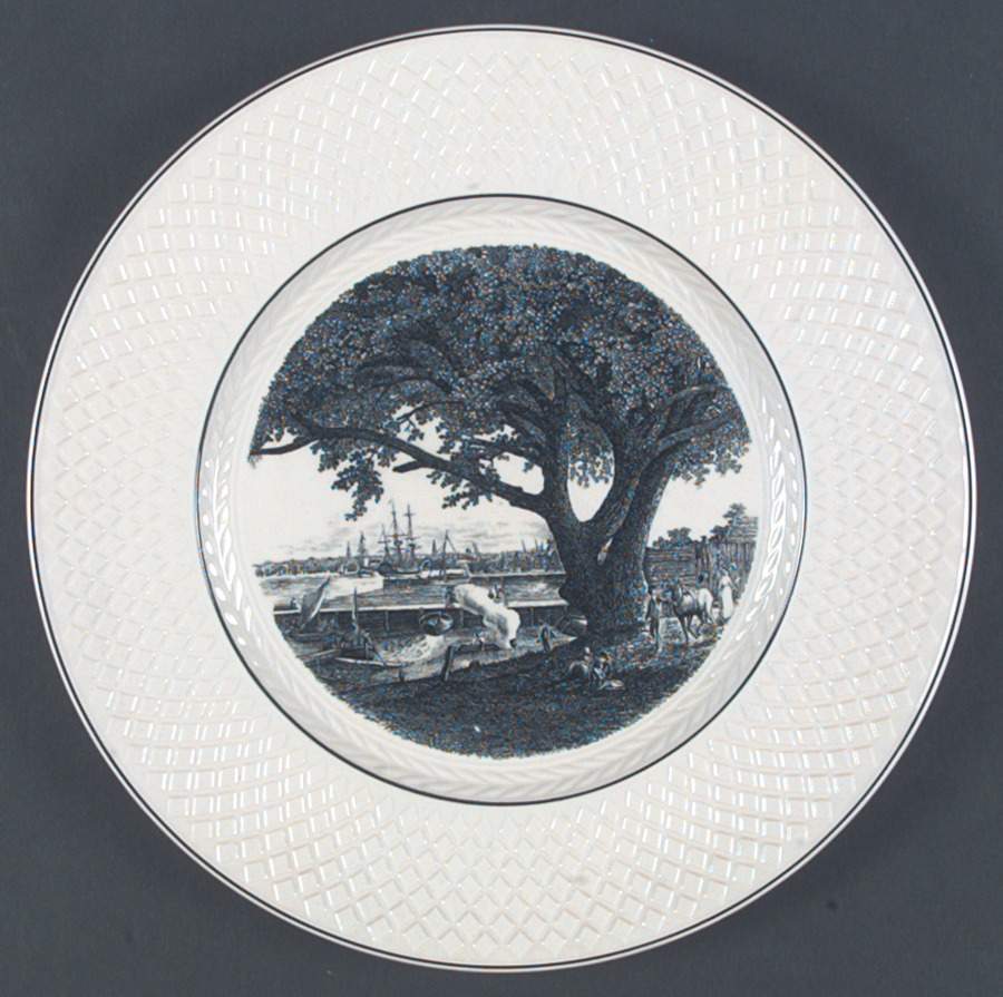The Cradle of Liberty Dinner Plate by Spode-1