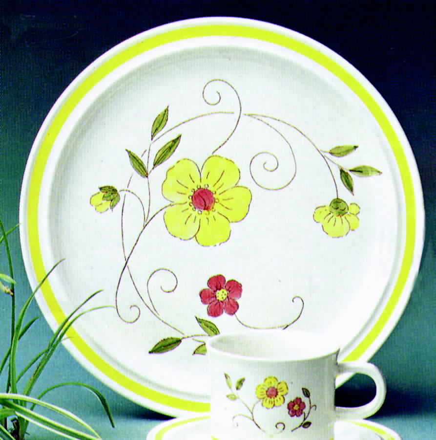 Flourish Dinner Plate by Sango-1