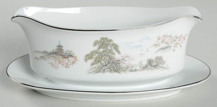 SEI3 Gravy Boat with Attached Underplate by Seizan-1