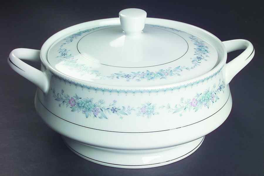 Harmony Round Covered Vegetable by Society (Japan)-1