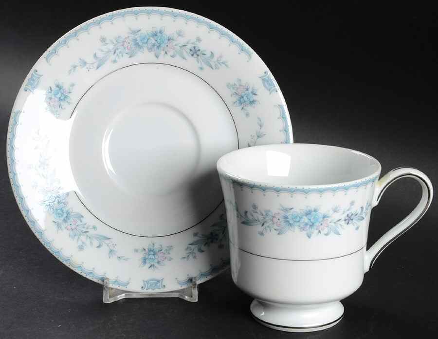 Harmony Footed Cup & Saucer Set by Society (Japan)-1