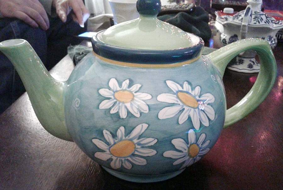Daisy Court Teapot & Lid by Studio Nova-1