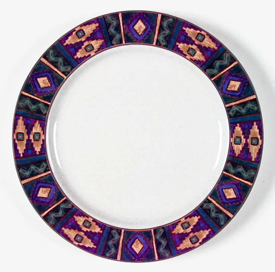 Vanquero Dinner Plate by Studio Nova-1