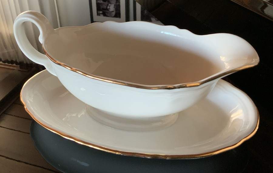 SLT128 Gravy Boat with Attached Underplate by Seltmann-1