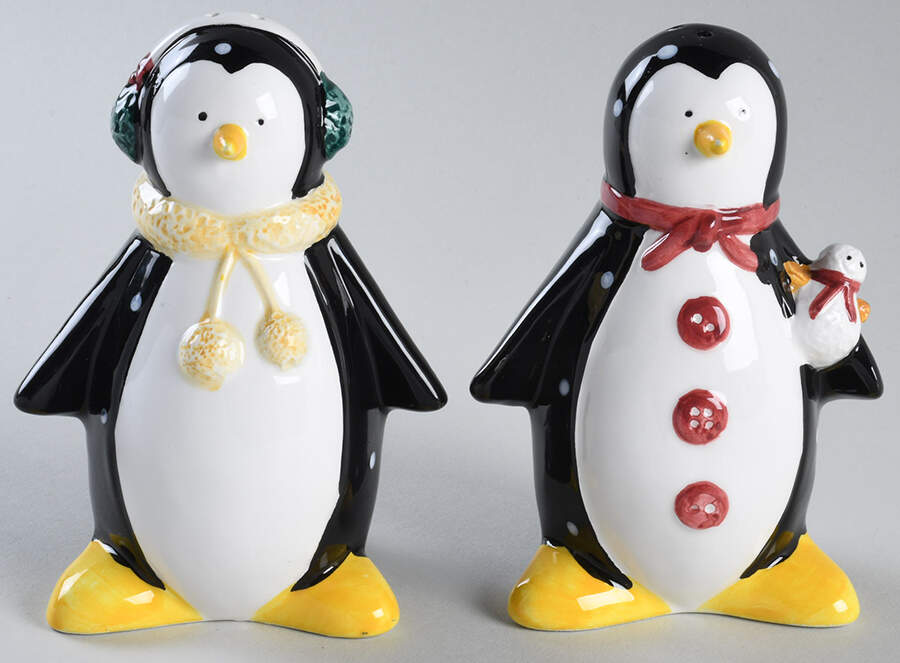Penguins Sculpted Salt & Pepper Set by Sakura-1