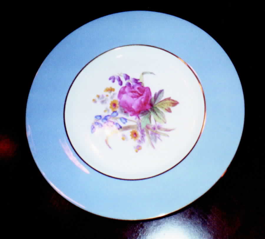 Y6169 Round Serving Plate with Handle (DP) by Spode-1