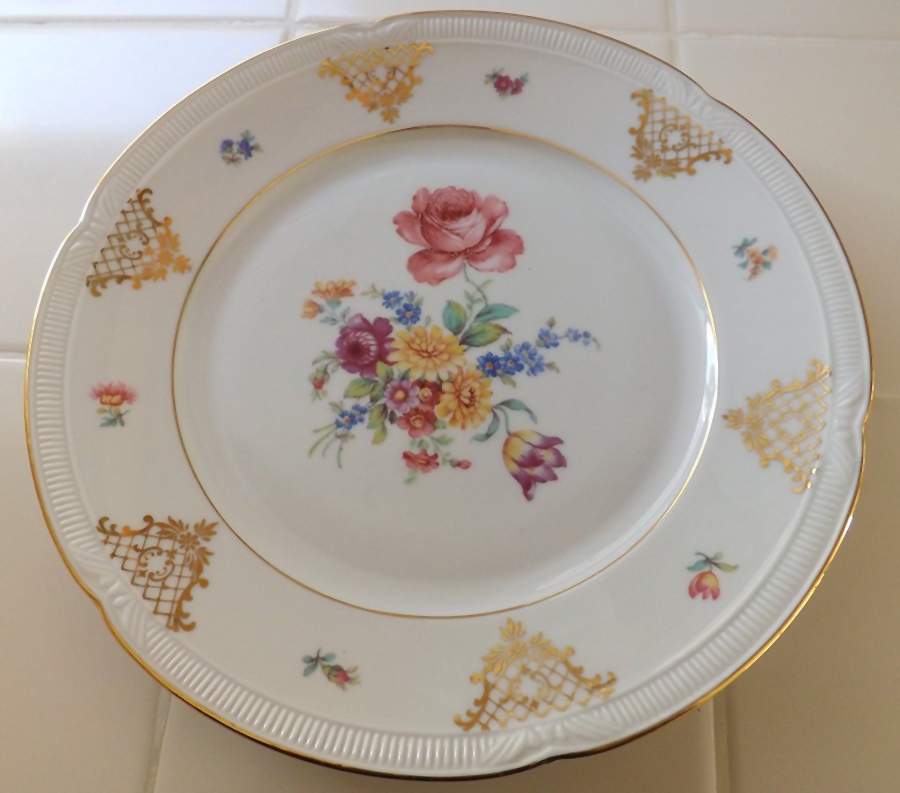 SCR40 Dinner Plate by Scherzer-1