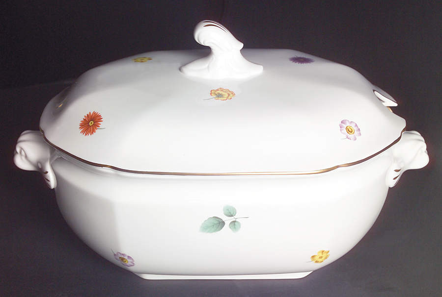 Astor Oval Tureen & Lid by Spode-1