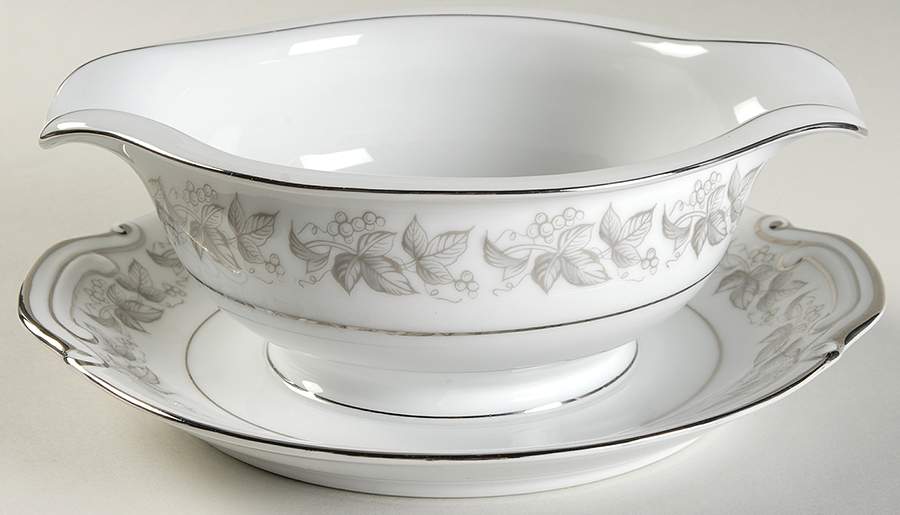 SON44 Gravy Boat with Attached Underplate by Sone-1