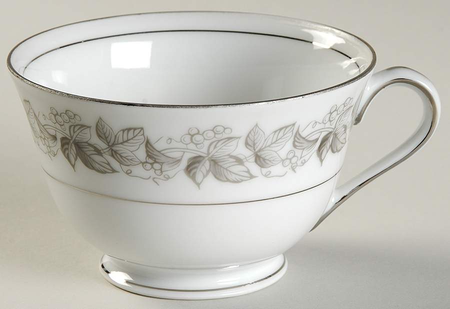 SON44 Footed Cup by Sone-1