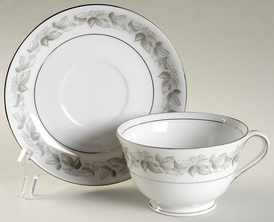 SON44 Footed Cup & Saucer Set by Sone-1