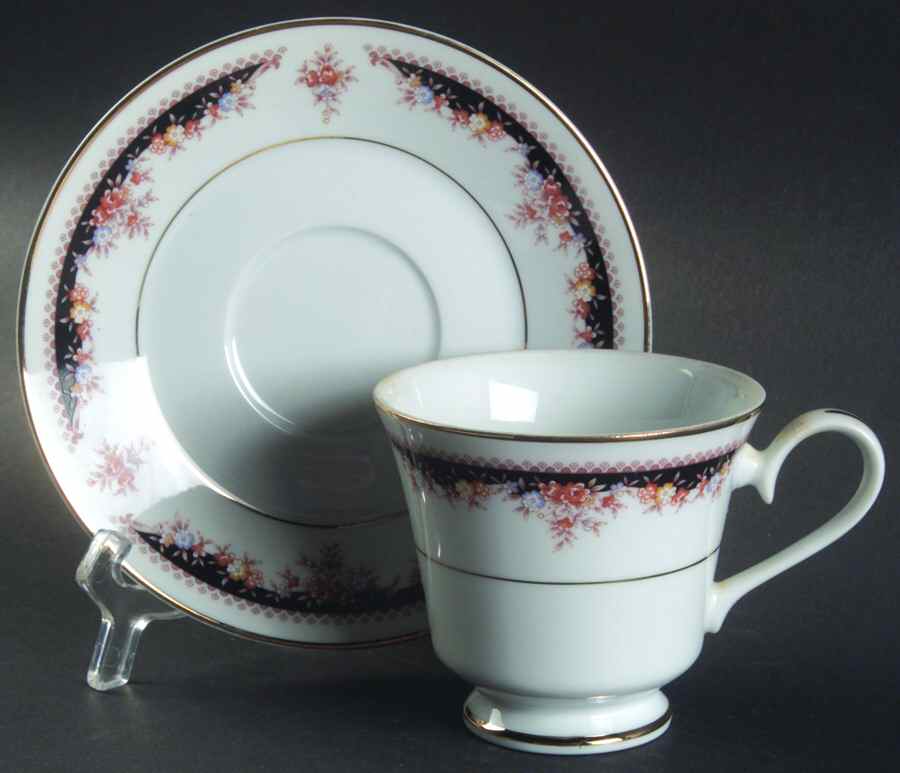 Espana Footed Cup & Saucer Set by Seizan-1