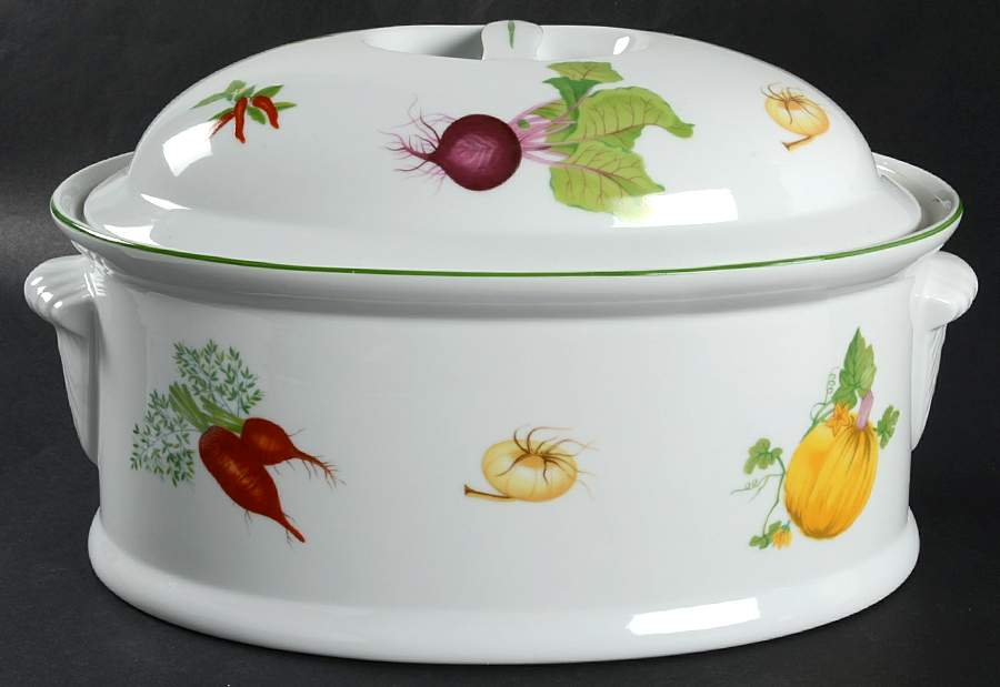 Vegetable Garden 4 Qt Oval Covered Casserole by Sadek-1