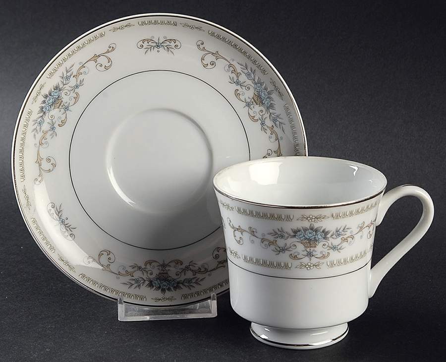 Diane Footed Cup & Saucer Set by Sone-1