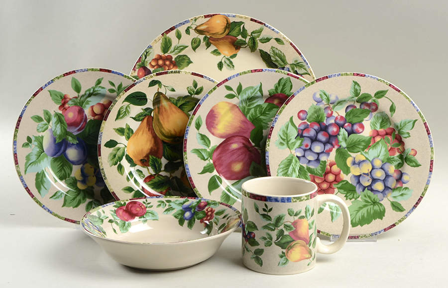 Sonoma (Tan Body, Rim Shape) 32 Piece Estate Set by Sakura-1