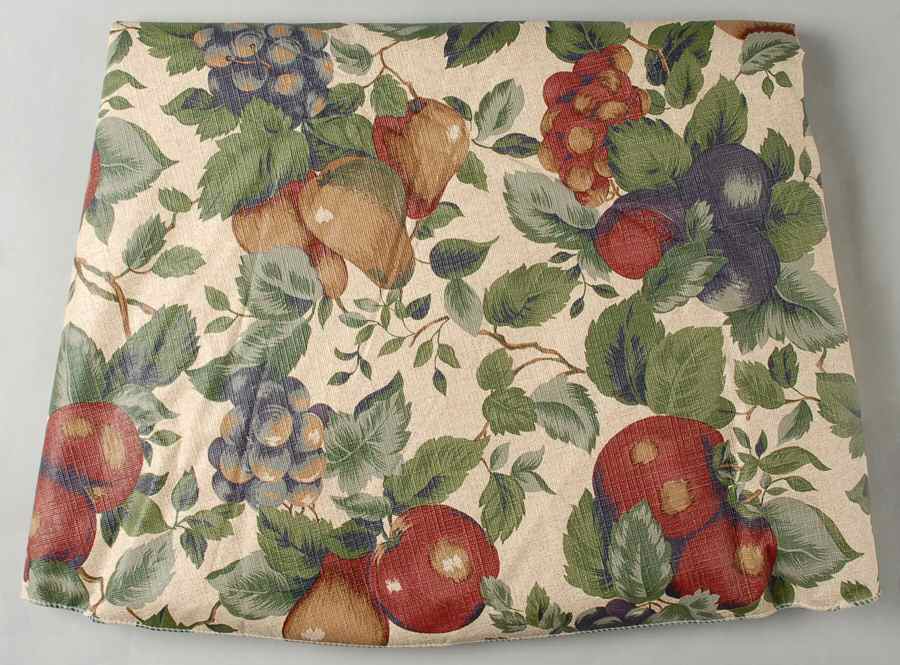 Sonoma (Tan Body, Rim Shape) Round Vinyl Tablecloth by Sakura-1